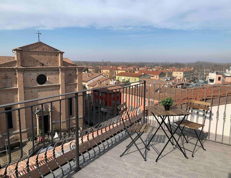 Апартаменти Mansarda Con Vista In Centro A П'яченца Екстер'єр фото